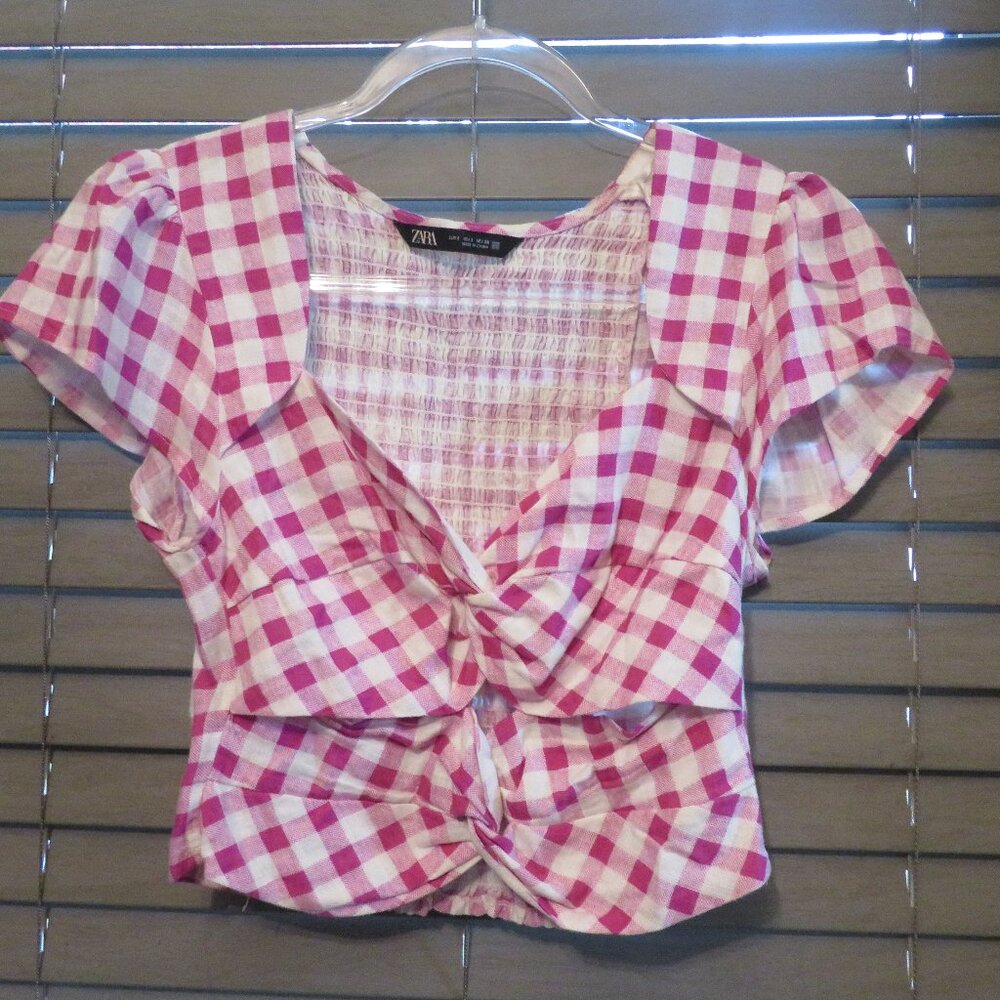 Zara Pink Blouse V neck size Small In excellent condition
